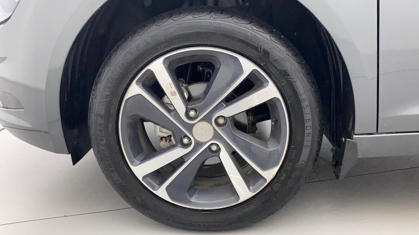 2023 Tata ALTROZ XZ PETROL, Petrol, Manual, 1,952 km, Left Front Wheel