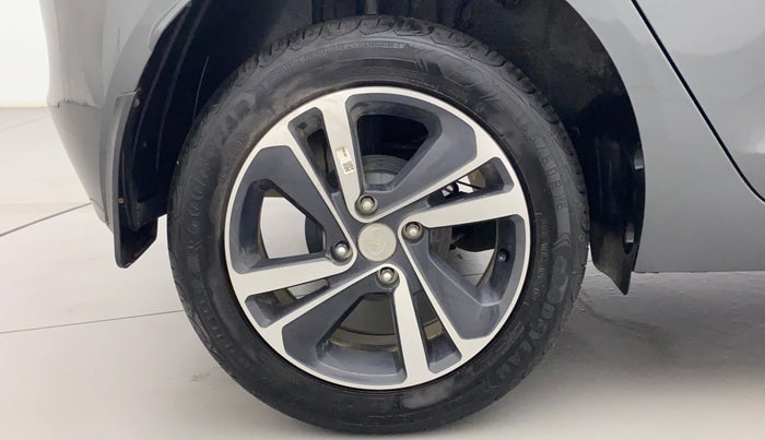 2023 Tata ALTROZ XZ PETROL, Petrol, Manual, 1,952 km, Right Rear Wheel