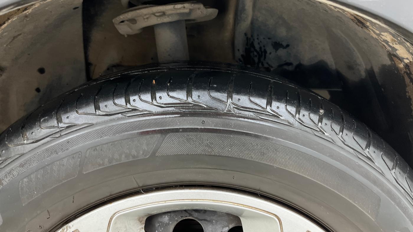 2020 Tata NEXON XMA SUNROOF PETROL, Petrol, Automatic, 69,401 km, Right Front Tyre Tread