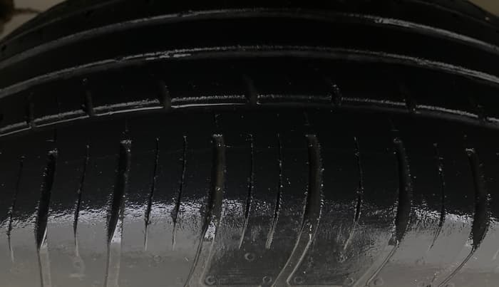 2019 Renault Duster RXS OPT CVT, Petrol, Automatic, 48,073 km, Left Rear Tyre Tread