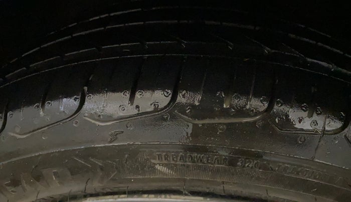 2021 Hyundai NEW I20 SPORTZ 1.2 AT, Petrol, Automatic, 60,500 km, Left Front Tyre Tread