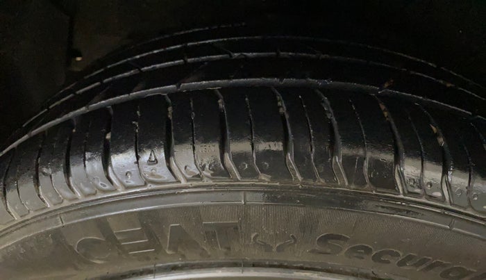 2021 Hyundai NEW I20 SPORTZ 1.2 AT, Petrol, Automatic, 60,500 km, Right Rear Tyre Tread