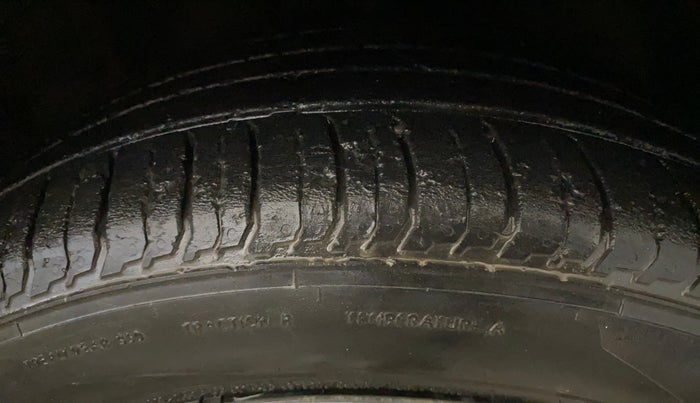 2021 Hyundai NEW I20 SPORTZ 1.2 AT, Petrol, Automatic, 60,500 km, Right Front Tyre Tread