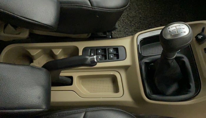 2016 Mahindra TUV300 T8, Diesel, Manual, 25,700 km, Gear Lever