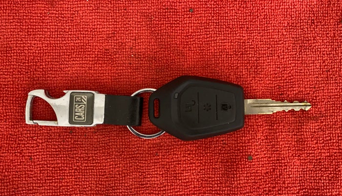 2016 Mahindra TUV300 T8, Diesel, Manual, 25,700 km, Key Close Up