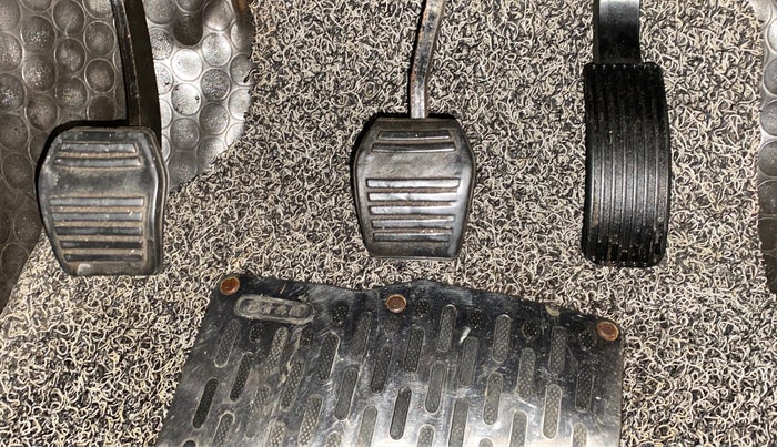 2016 Mahindra TUV300 T8, Diesel, Manual, 25,700 km, Pedals