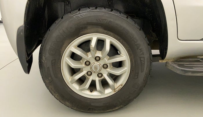 2016 Mahindra TUV300 T8, Diesel, Manual, 25,700 km, Right Rear Wheel