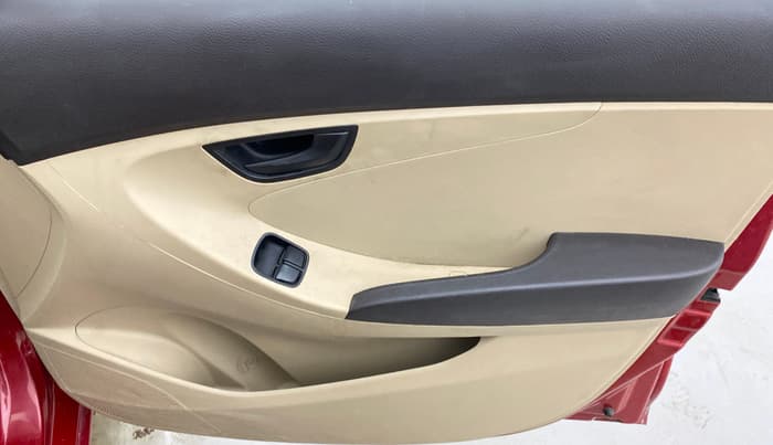 2016 Hyundai Eon MAGNA +, Petrol, Manual, 52,537 km, Driver Side Door Panels Control