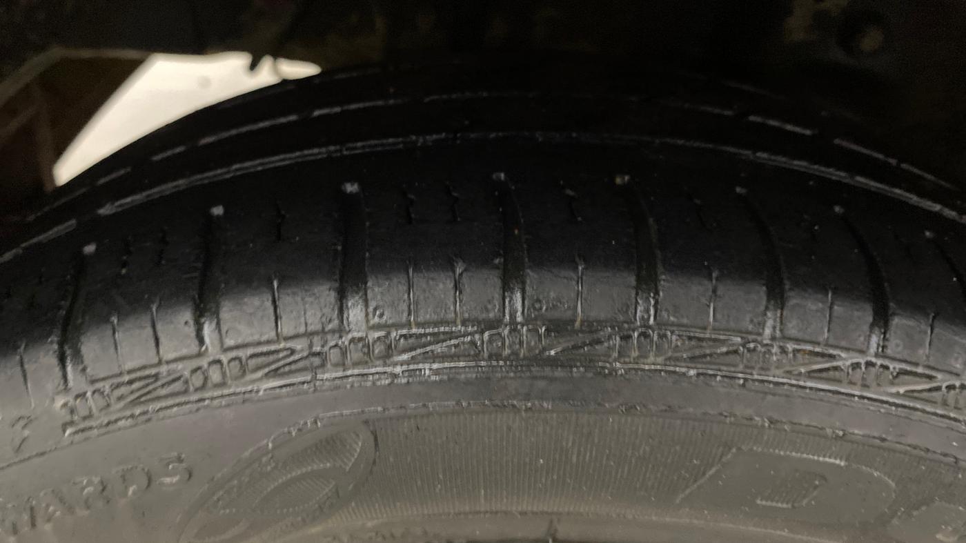 2016 Hyundai Eon MAGNA +, Petrol, Manual, 52,537 km, Right Rear Tyre Tread