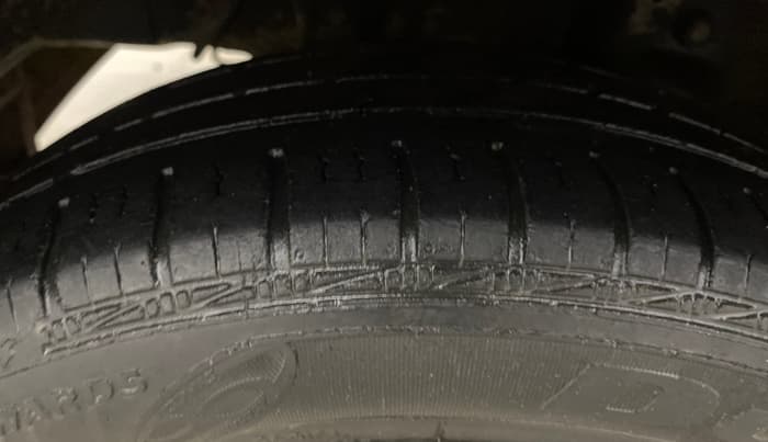 2016 Hyundai Eon MAGNA +, Petrol, Manual, 52,537 km, Right Rear Tyre Tread