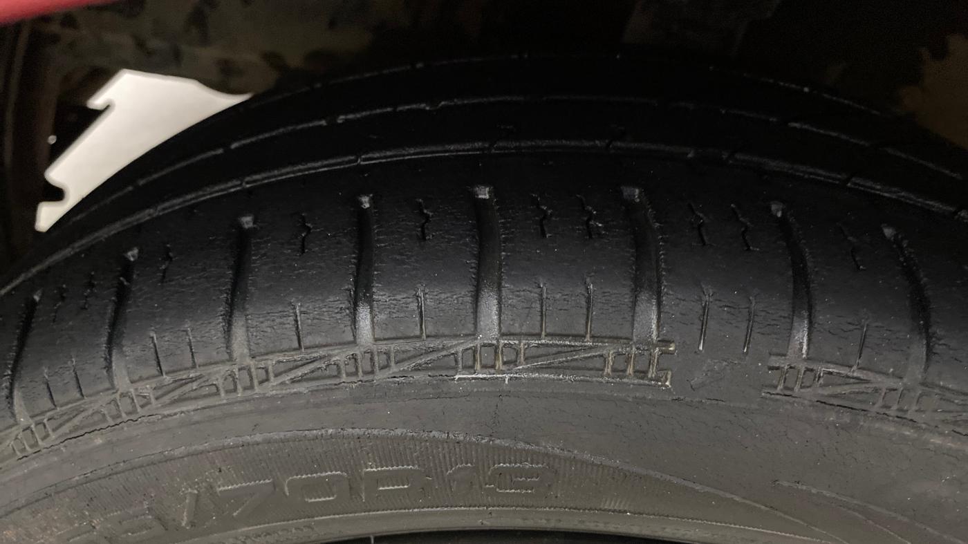 2016 Hyundai Eon MAGNA +, Petrol, Manual, 52,537 km, Left Front Tyre Tread