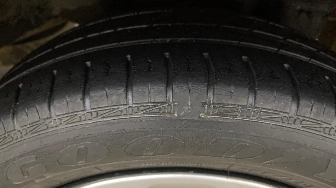 2016 Hyundai Eon MAGNA +, Petrol, Manual, 52,537 km, Left Rear Tyre Tread