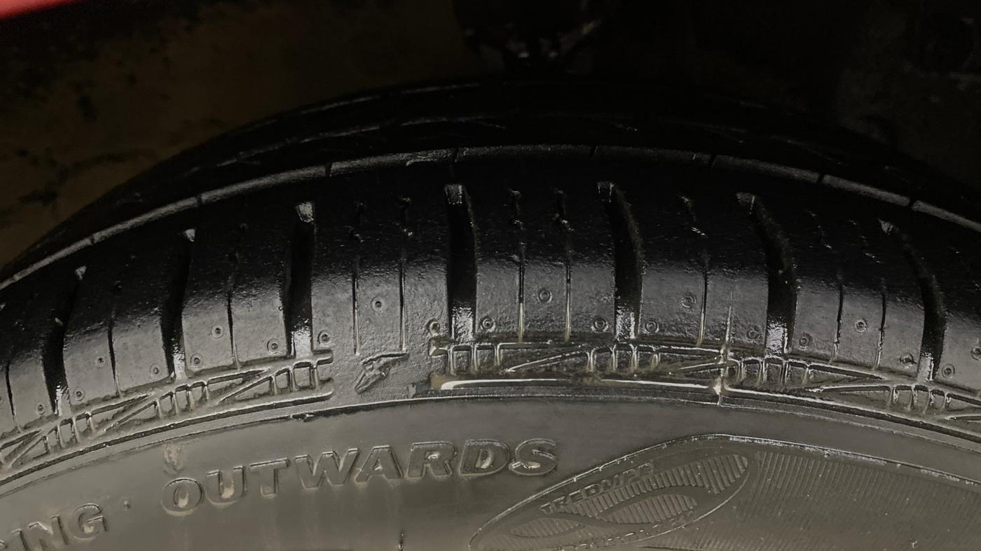 2016 Hyundai Eon MAGNA +, Petrol, Manual, 52,537 km, Right Front Tyre Tread