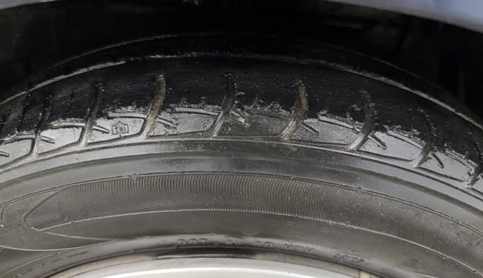 2017 Maruti Ertiga VXI, Petrol, Manual, 93,018 km, Right Front Tyre Tread