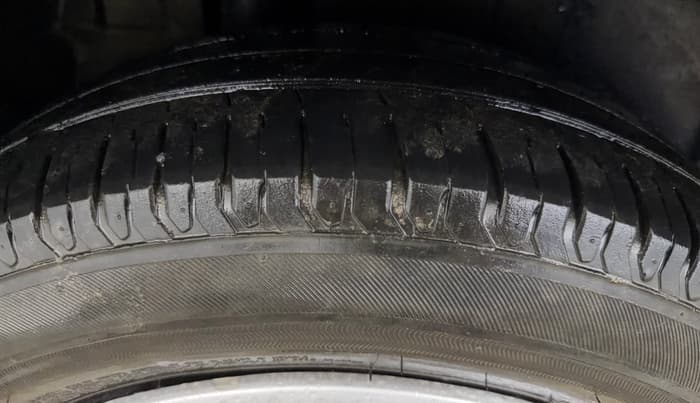 2017 Maruti Ertiga VXI, Petrol, Manual, 93,018 km, Right Rear Tyre Tread