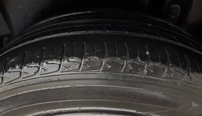2017 Maruti Ertiga VXI, Petrol, Manual, 93,018 km, Left Rear Tyre Tread
