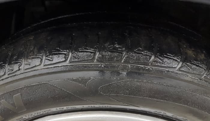 2017 Maruti Ertiga VXI, Petrol, Manual, 93,018 km, Left Front Tyre Tread