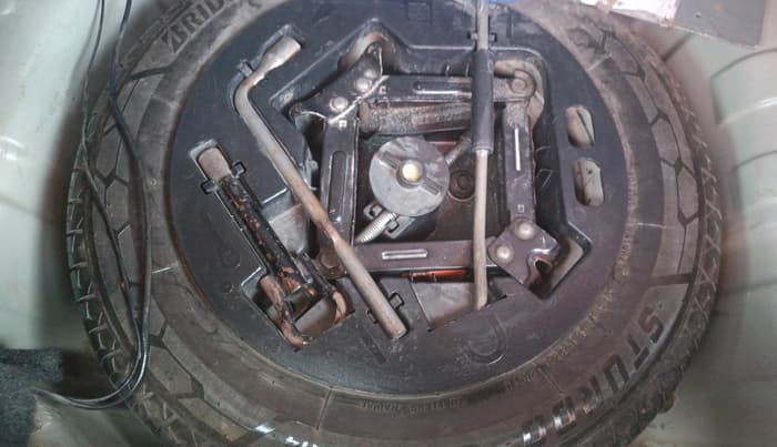 2016 Mahindra Kuv100 K6 PLUS 6 STR, Petrol, Manual, 82,743 km, Spare Tyre