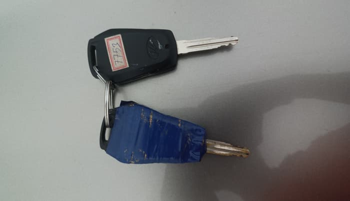 2016 Mahindra Kuv100 K6 PLUS 6 STR, Petrol, Manual, 82,743 km, Key Close Up