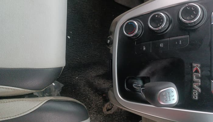 2016 Mahindra Kuv100 K6 PLUS 6 STR, Petrol, Manual, 82,743 km, Gear Lever