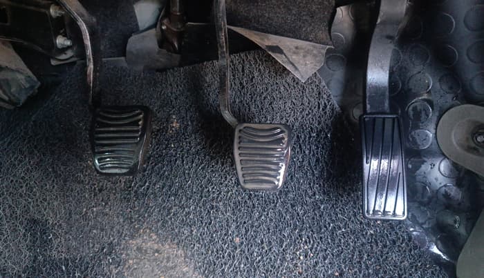 2016 Mahindra Kuv100 K6 PLUS 6 STR, Petrol, Manual, 82,743 km, Pedals