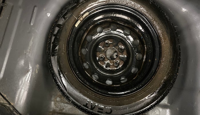 2016 Hyundai Eon MAGNA +, Petrol, Manual, 1,36,063 km, Spare Tyre