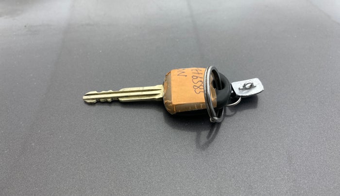 2016 Hyundai Eon MAGNA +, Petrol, Manual, 1,36,063 km, Key Close Up