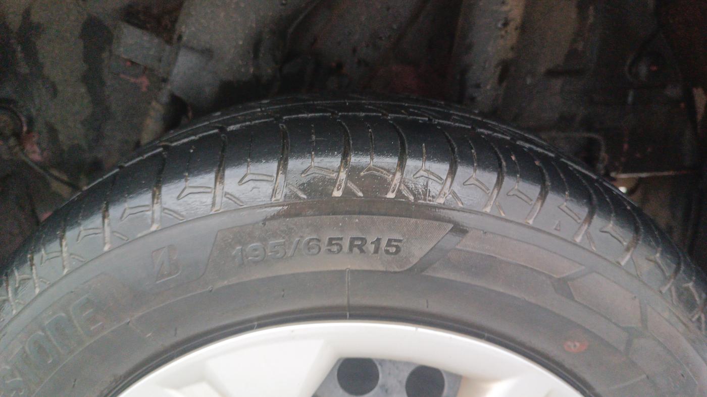 2021 Hyundai VENUE S 1.2, Petrol, Manual, 50,490 km, Left Rear Tyre Tread