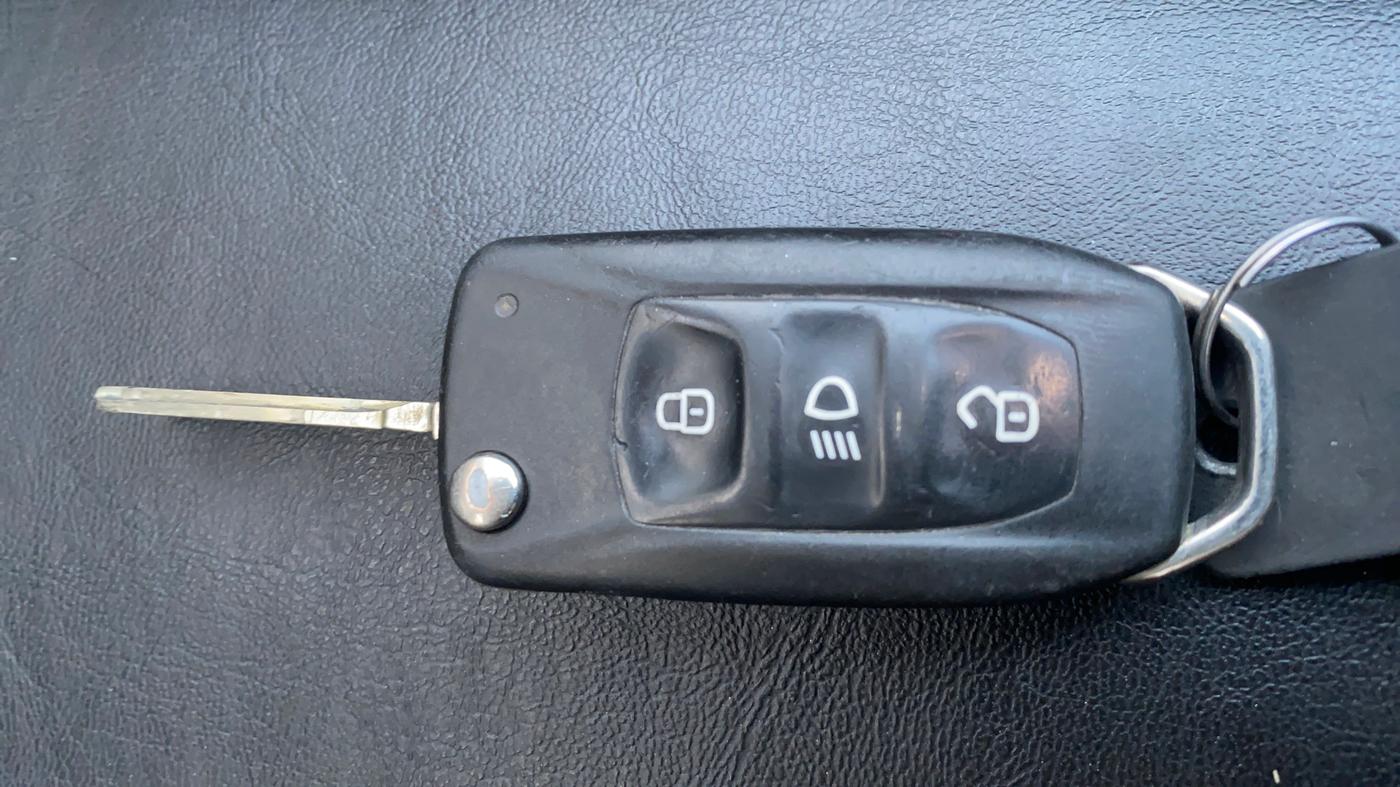 2019 Tata NEXON XM PETROL, Petrol, Manual, 1,11,783 km, Key Close Up