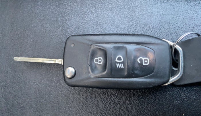 2019 Tata NEXON XM PETROL, Petrol, Manual, 1,11,783 km, Key Close Up