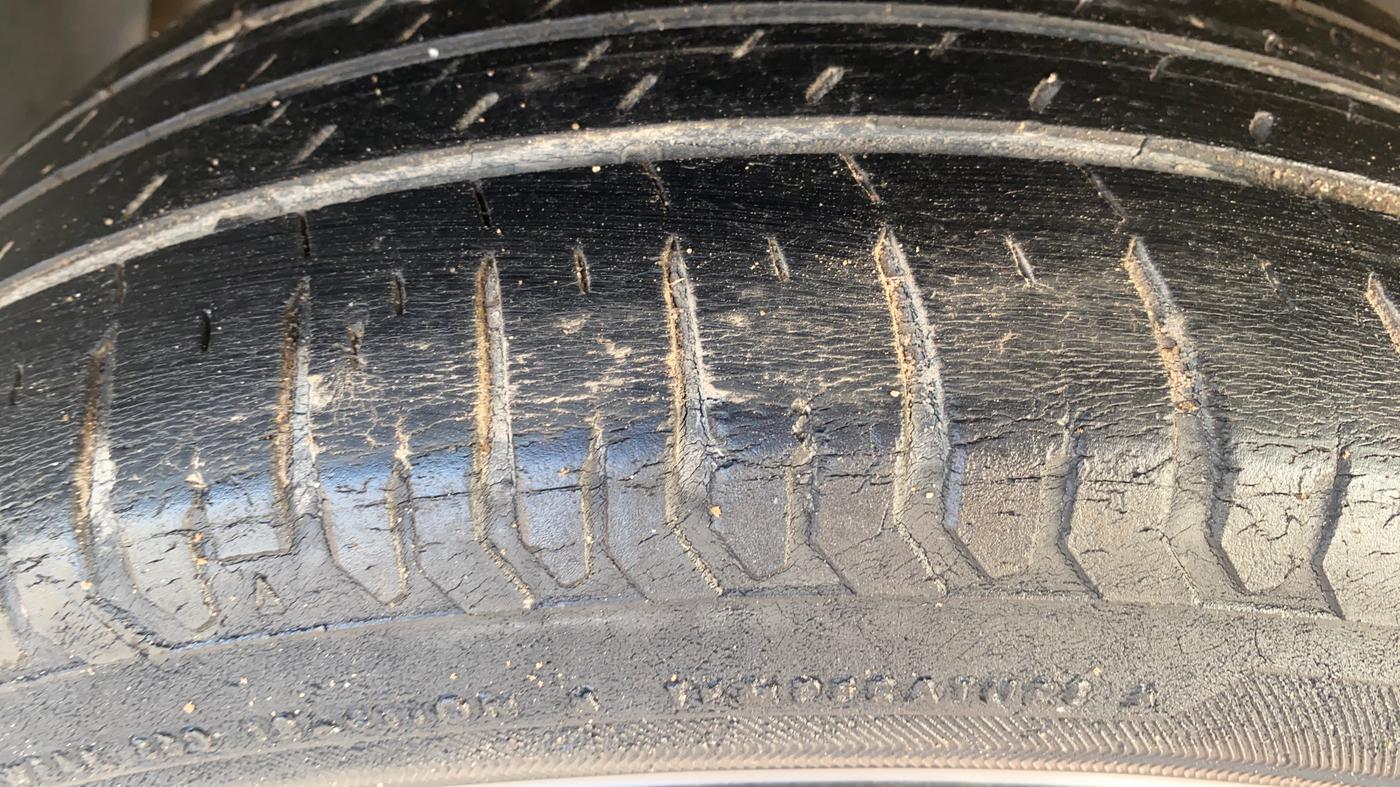 2019 Tata NEXON XM PETROL, Petrol, Manual, 1,11,783 km, Right Rear Tyre Tread
