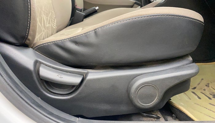 2014 Hyundai Xcent S (O) 1.2, Petrol, Manual, 89,348 km, Driver Side Adjustment Panel