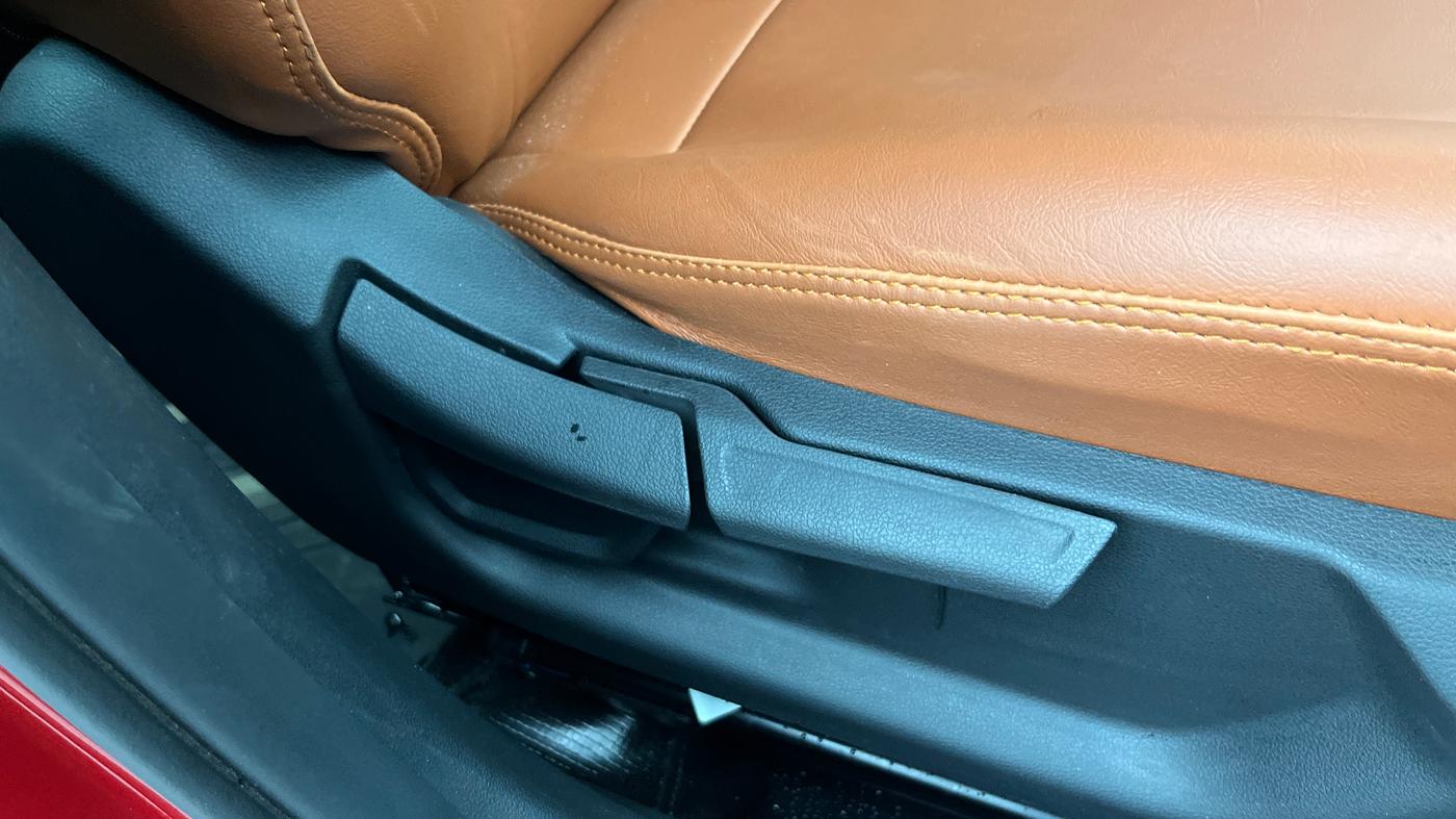 2025 Hyundai Verna SX 1.5 Turbo Petrol MT, Petrol, Manual, 4,922 km, Driver Side Adjustment Panel