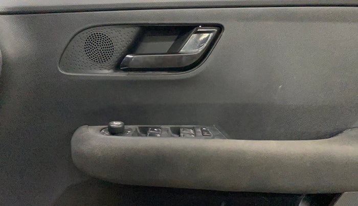 2022 Tata ALTROZ XZ PLUS PETROL DARK EDITION, Petrol, Manual, 49,986 km, Driver Side Door Panels Control