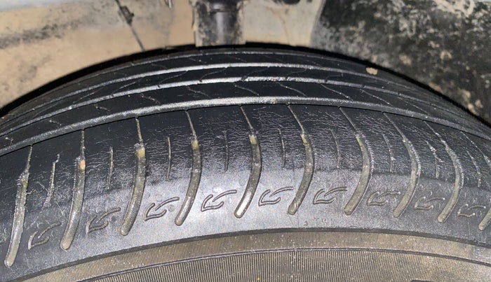 2023 KIA CARENS PRESTIGE 1.5 DIESEL 7 STR, Diesel, Manual, 77,338 km, Right Front Tyre Tread