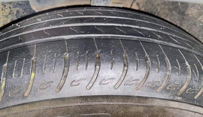 2023 KIA CARENS PRESTIGE 1.5 DIESEL 7 STR, Diesel, Manual, 77,338 km, Left Front Tyre Tread