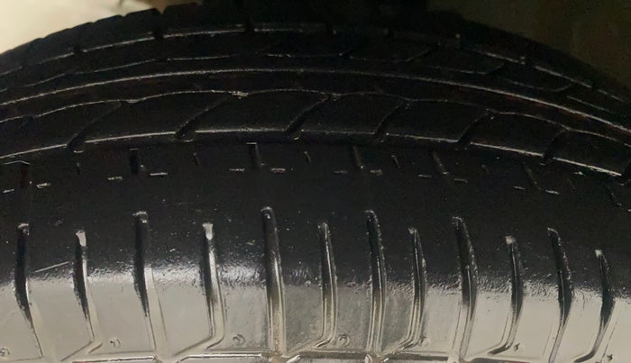 2014 Hyundai i10 MAGNA 1.1, Petrol, Manual, 50,067 km, Left Front Tyre Tread