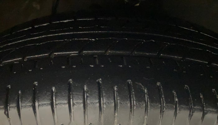 2014 Hyundai i10 MAGNA 1.1, Petrol, Manual, 50,067 km, Right Front Tyre Tread