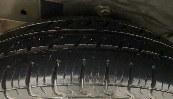 2014 Hyundai i10 MAGNA 1.1, Petrol, Manual, 50,067 km, Right Rear Tyre Tread