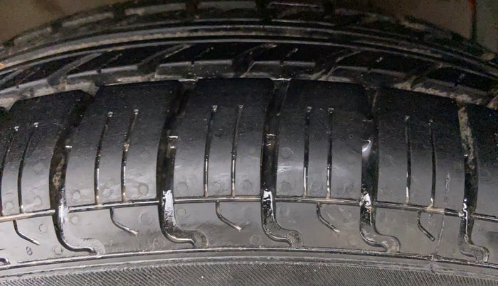 2012 Maruti Swift VXI D, Petrol, Manual, 41,172 km, Right Front Tyre Tread