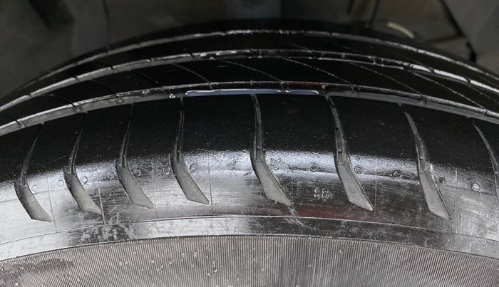 2017 Maruti Vitara Brezza VDI OPT, Diesel, Manual, 94,349 km, Right Front Tyre Tread
