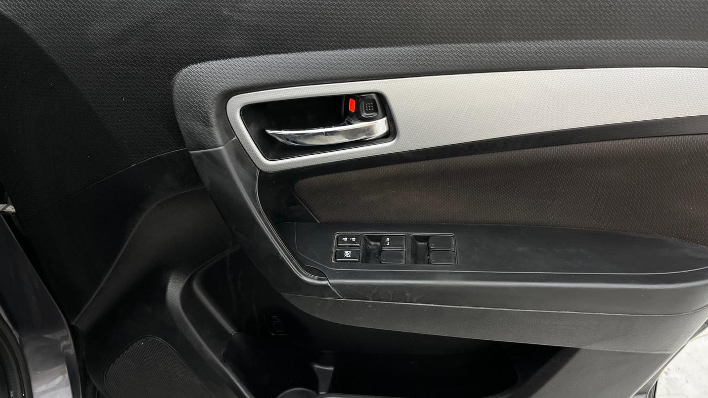 2022 Toyota URBAN CRUISER HIGH GRADE MT, Petrol, Manual, 1,02,663 km, Driver Side Door Panels Control