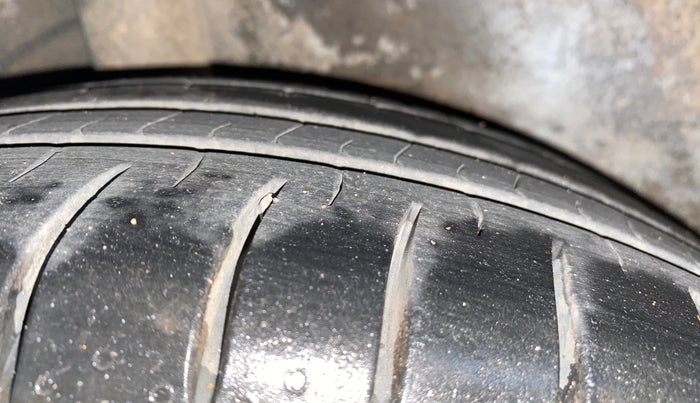 2014 Hyundai Grand i10 SPORTZ 1.2 KAPPA VTVT, Petrol, Manual, 30,174 km, Right Rear Tyre Tread