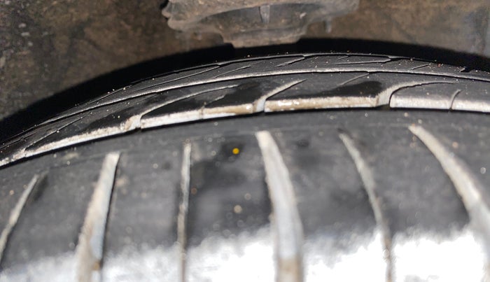 2014 Hyundai Grand i10 SPORTZ 1.2 KAPPA VTVT, Petrol, Manual, 30,174 km, Right Front Tyre Tread