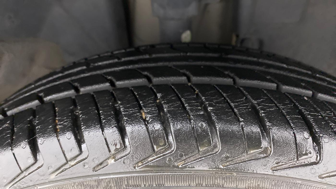 2019 Renault Kwid CLIMBER 1.0 AMT, Petrol, Automatic, 39,719 km, Right Front Tyre Tread