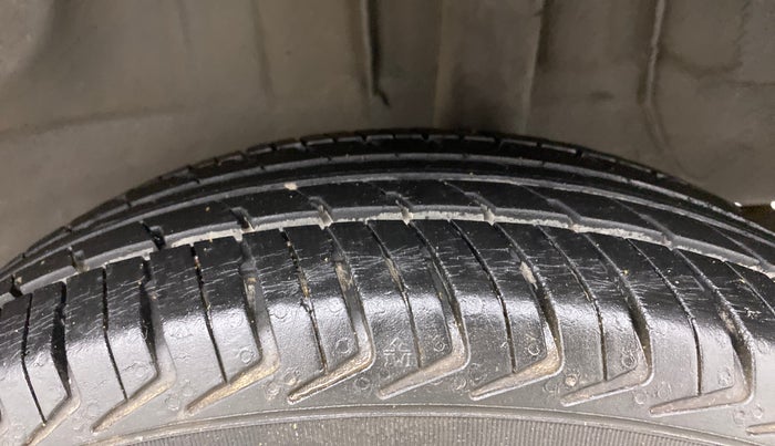 2019 Renault Kwid CLIMBER 1.0 AMT, Petrol, Automatic, 39,719 km, Left Rear Tyre Tread