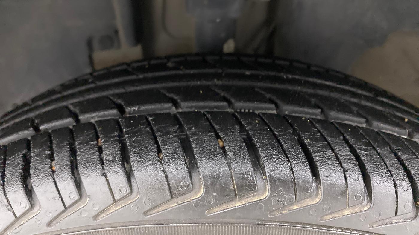 2019 Renault Kwid CLIMBER 1.0 AMT, Petrol, Automatic, 39,719 km, Left Front Tyre Tread