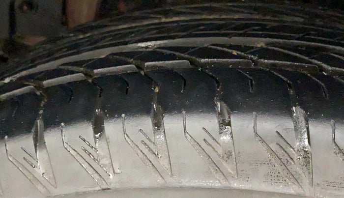 2019 Mahindra XUV500 W11 (O) AT, Diesel, Automatic, 81,564 km, Right Rear Tyre Tread