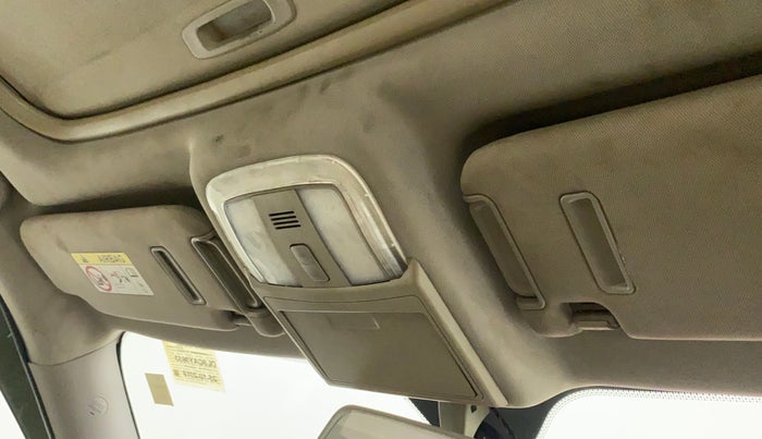 2019 Mahindra XUV500 W11 (O) AT, Diesel, Automatic, 81,564 km, Ceiling - Sun Glass Holder not working