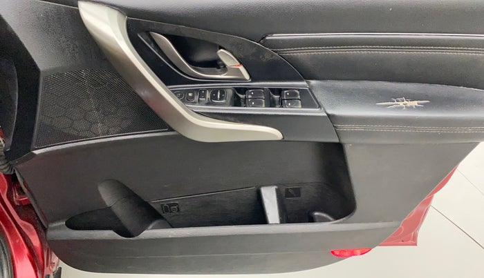 2019 Mahindra XUV500 W11 (O) AT, Diesel, Automatic, 81,564 km, Driver Side Door Panels Control